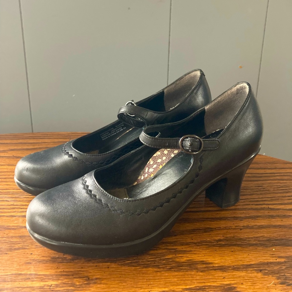 Dansko Embroidered Mary Jane Heels size 38
